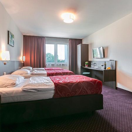 Pod Lipami Hotel Бистра Екстериор снимка