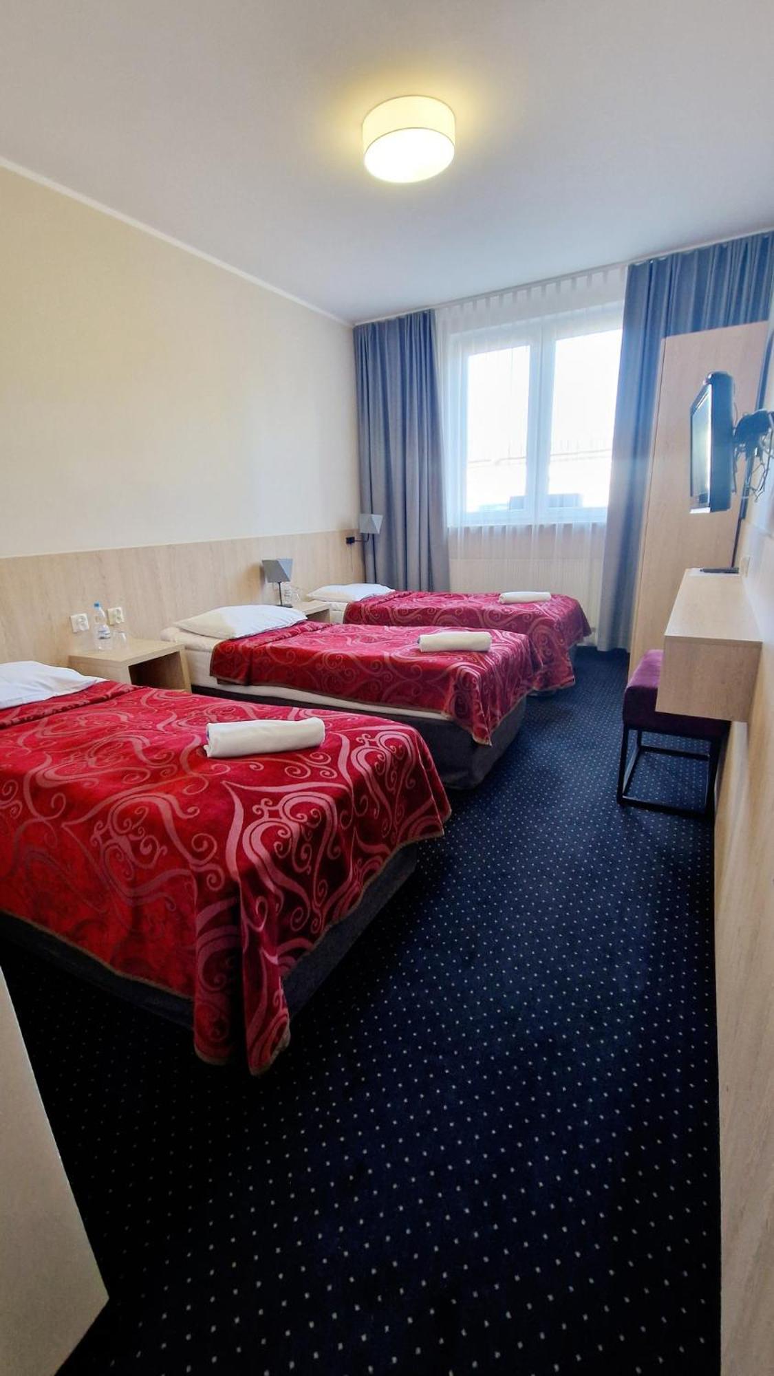 Pod Lipami Hotel Бистра Екстериор снимка