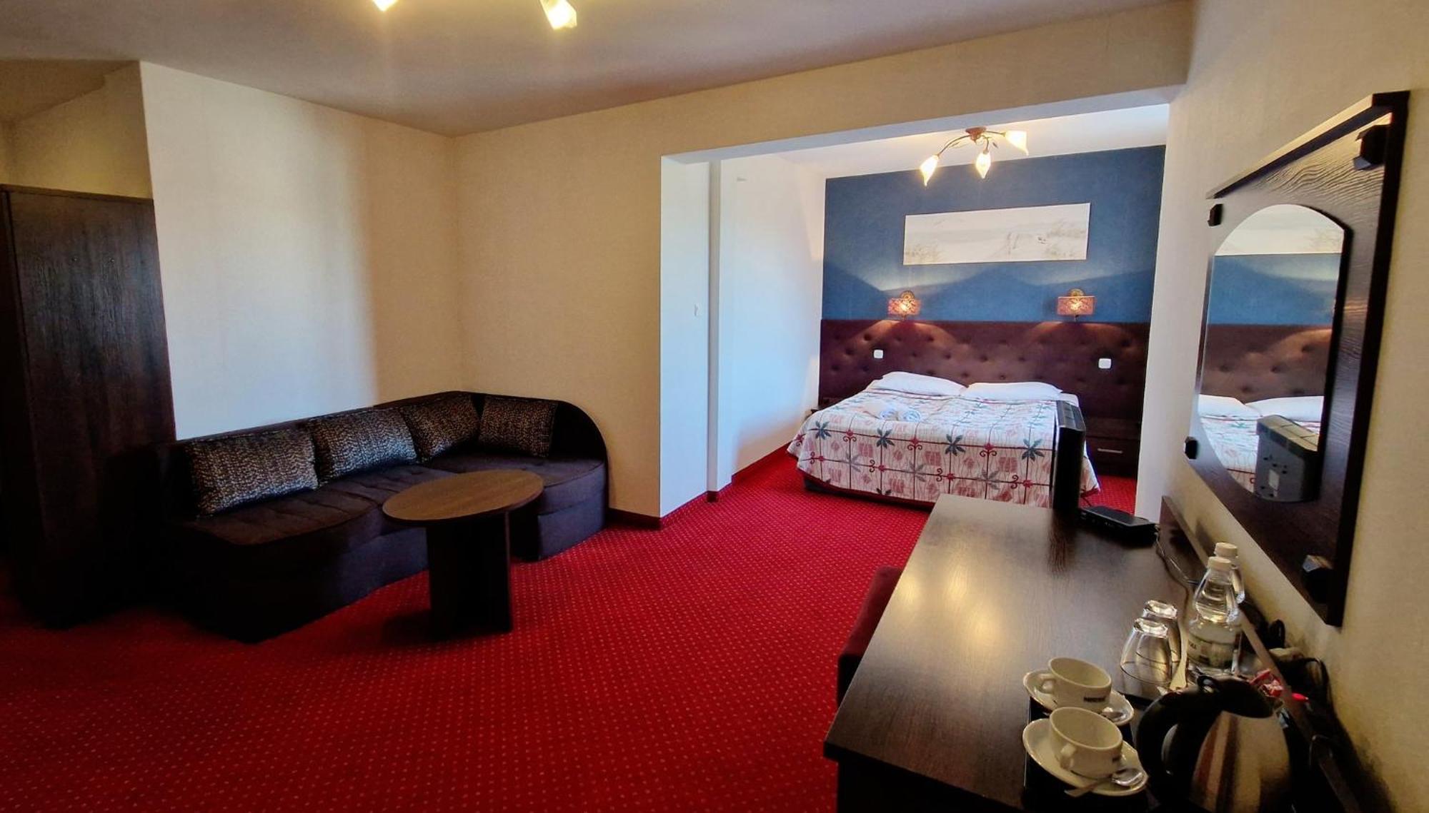 Pod Lipami Hotel Бистра Екстериор снимка