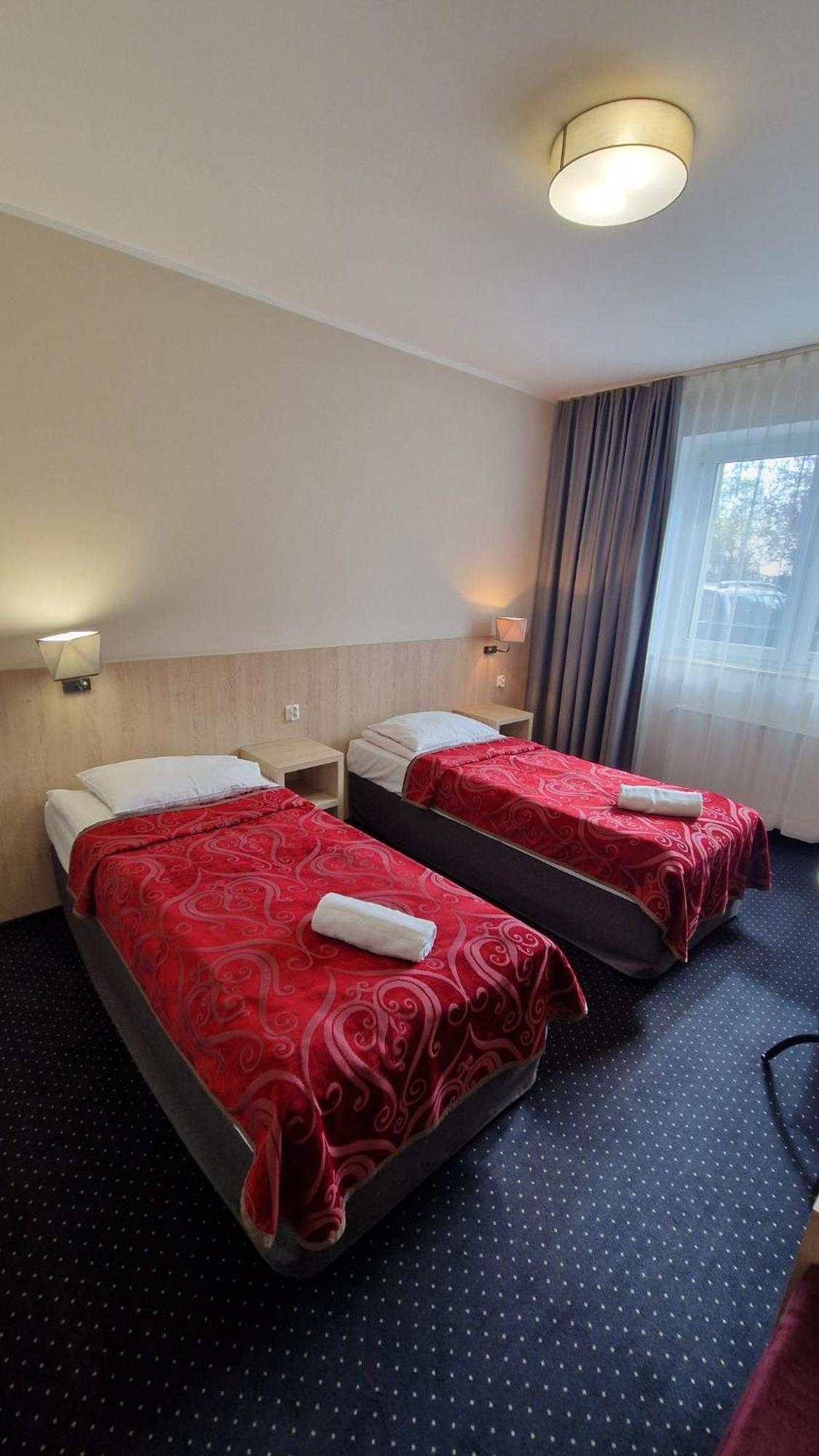 Pod Lipami Hotel Бистра Екстериор снимка