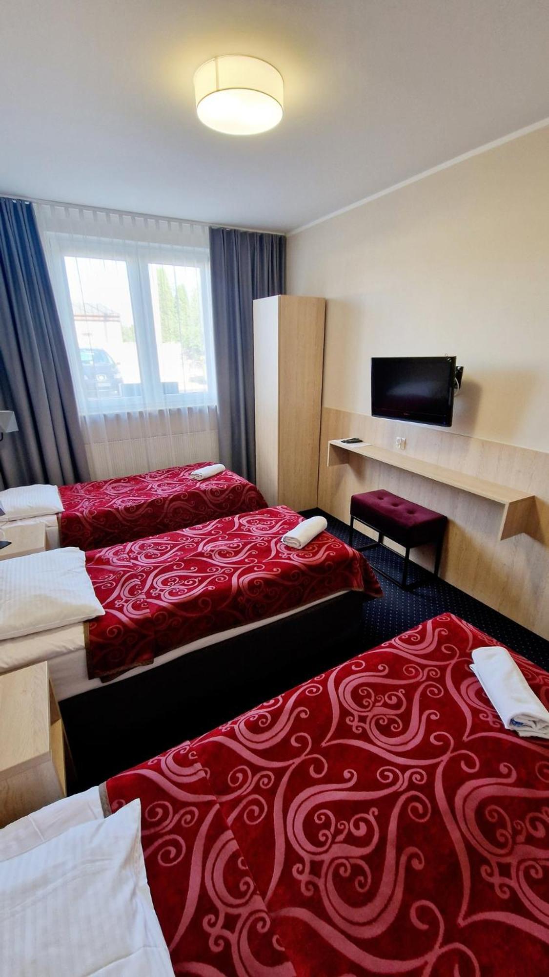 Pod Lipami Hotel Бистра Екстериор снимка