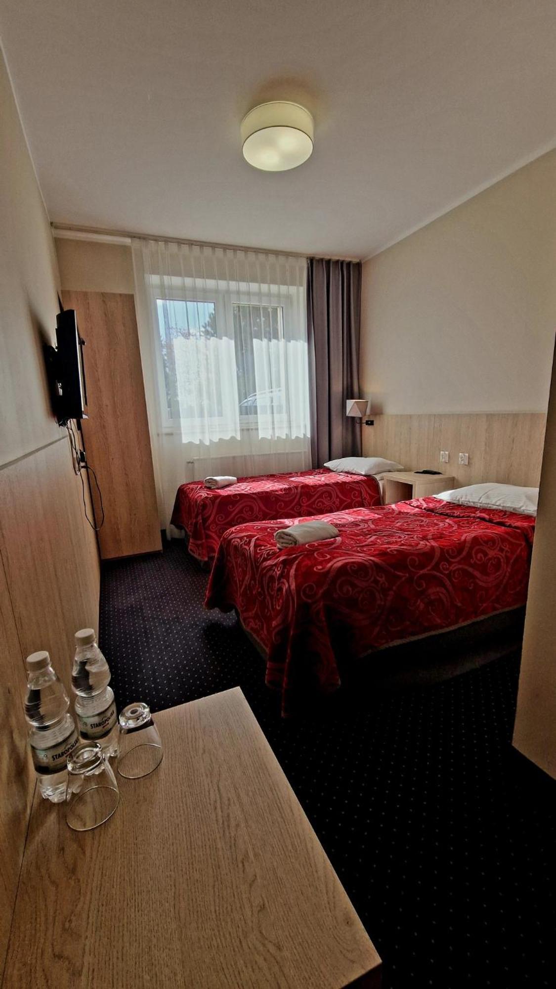 Pod Lipami Hotel Бистра Екстериор снимка
