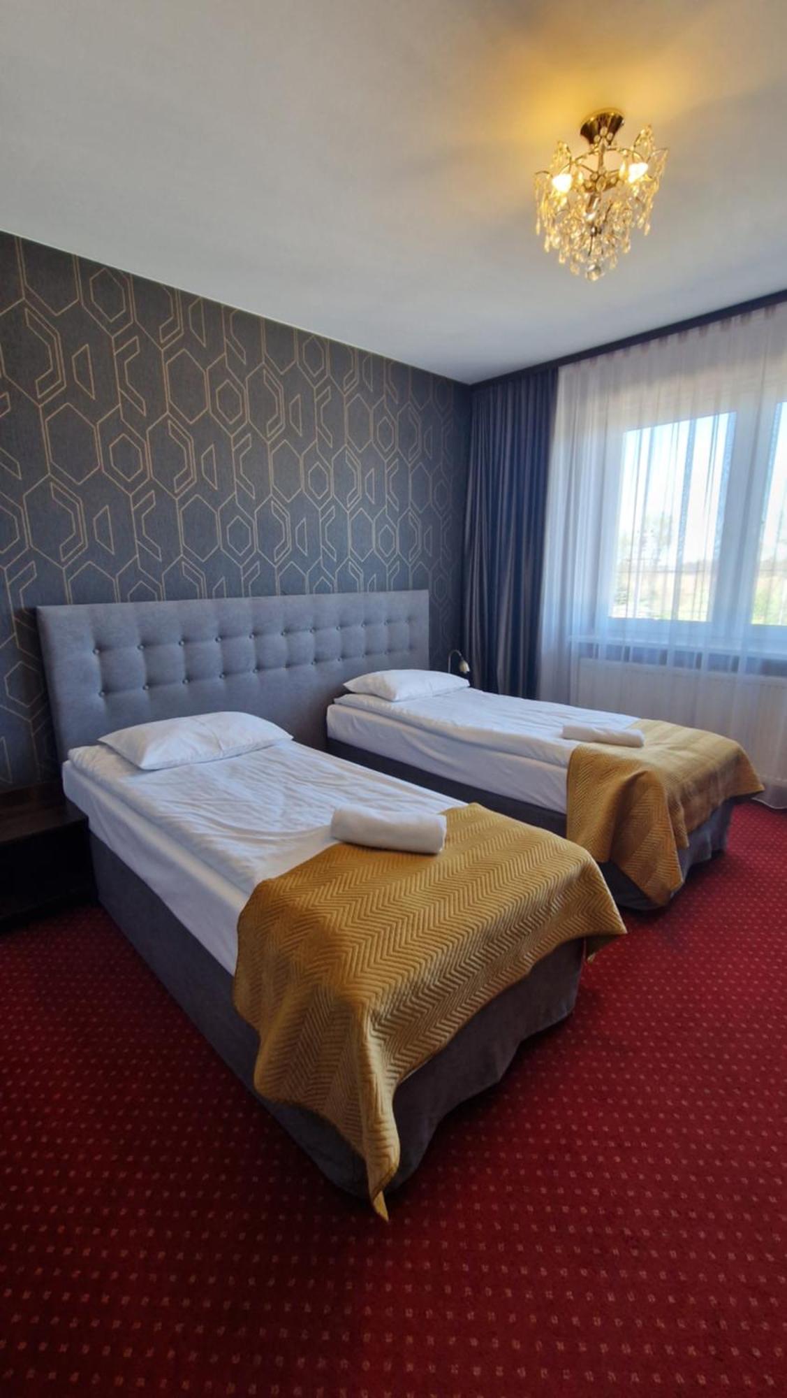 Pod Lipami Hotel Бистра Екстериор снимка