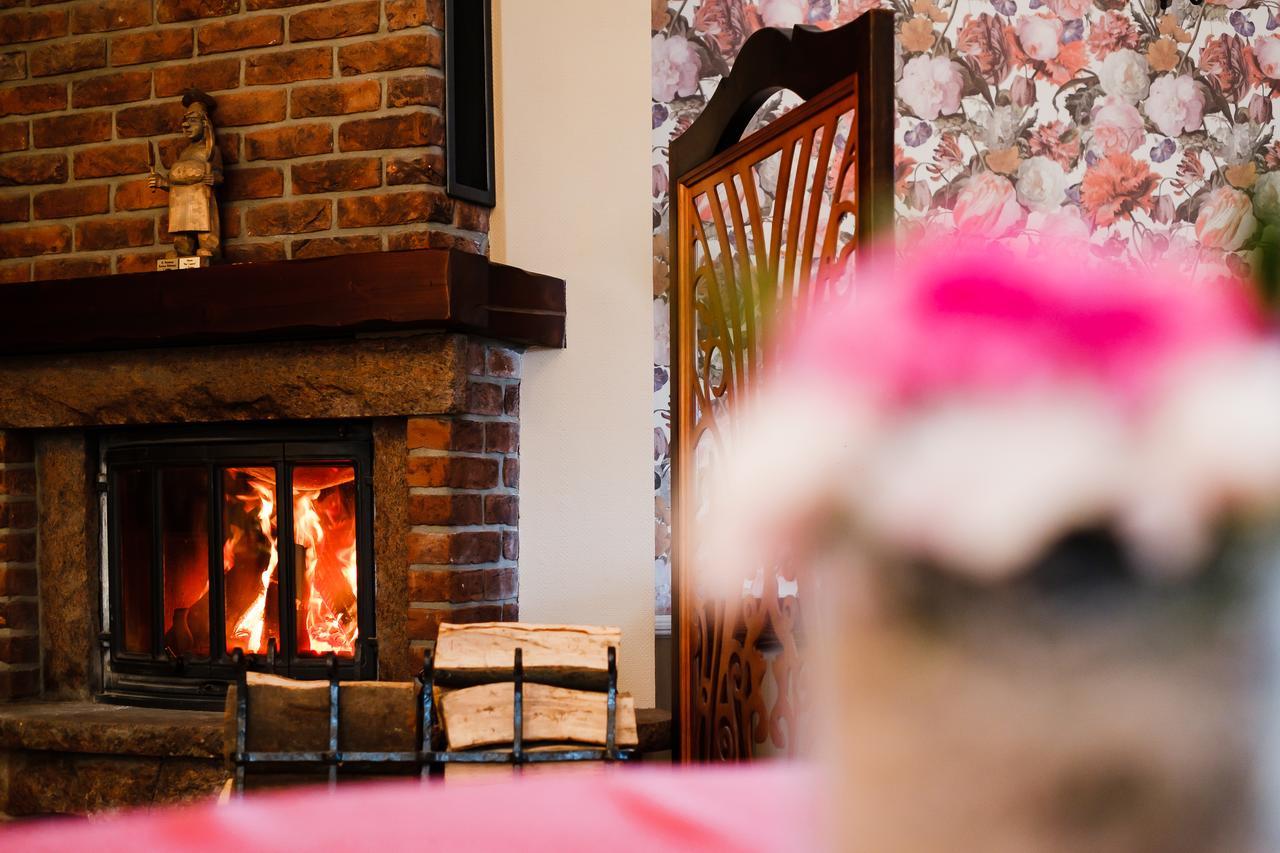 Pod Lipami Hotel Бистра Екстериор снимка