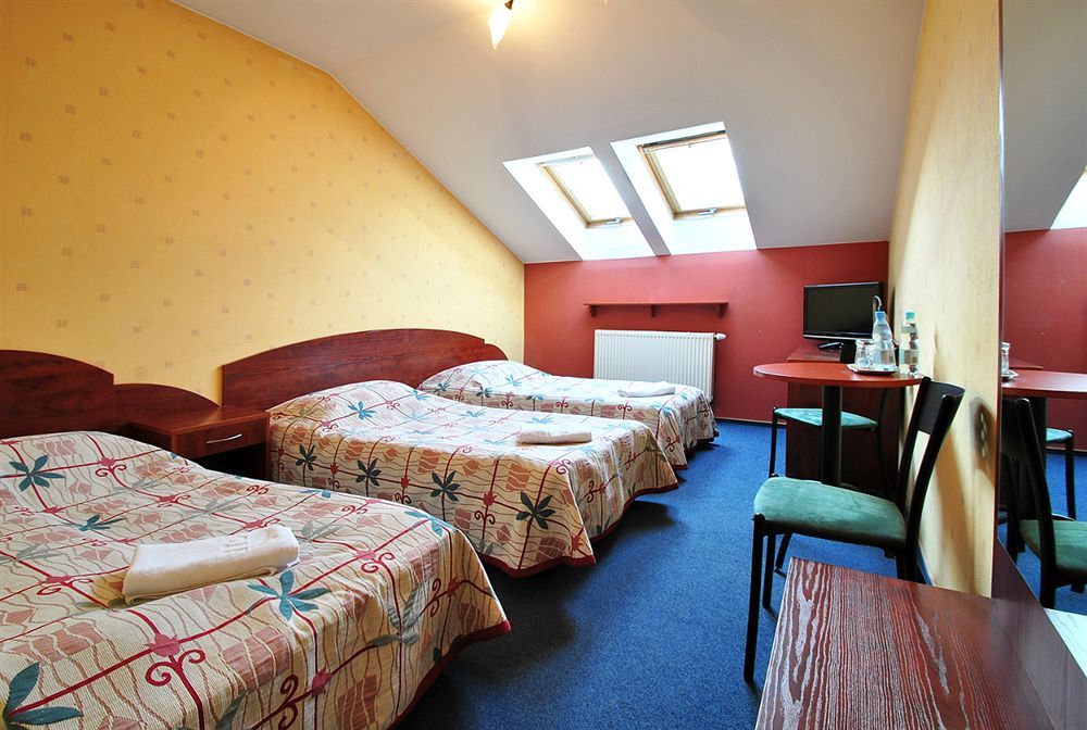 Pod Lipami Hotel Бистра Екстериор снимка