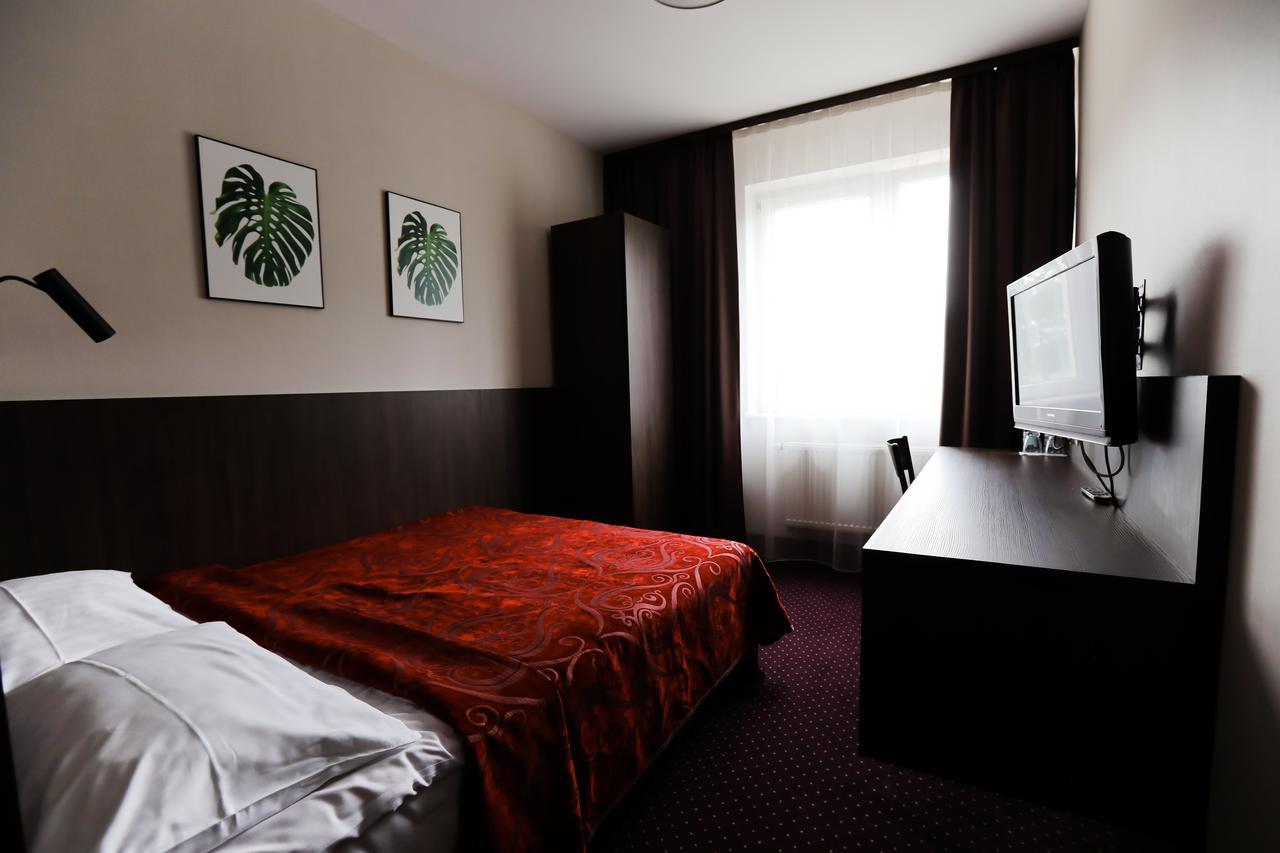 Pod Lipami Hotel Бистра Екстериор снимка