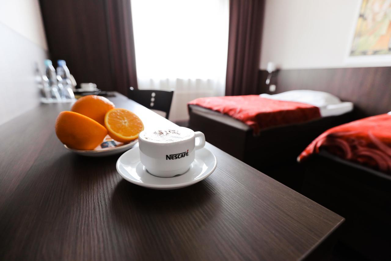 Pod Lipami Hotel Бистра Екстериор снимка