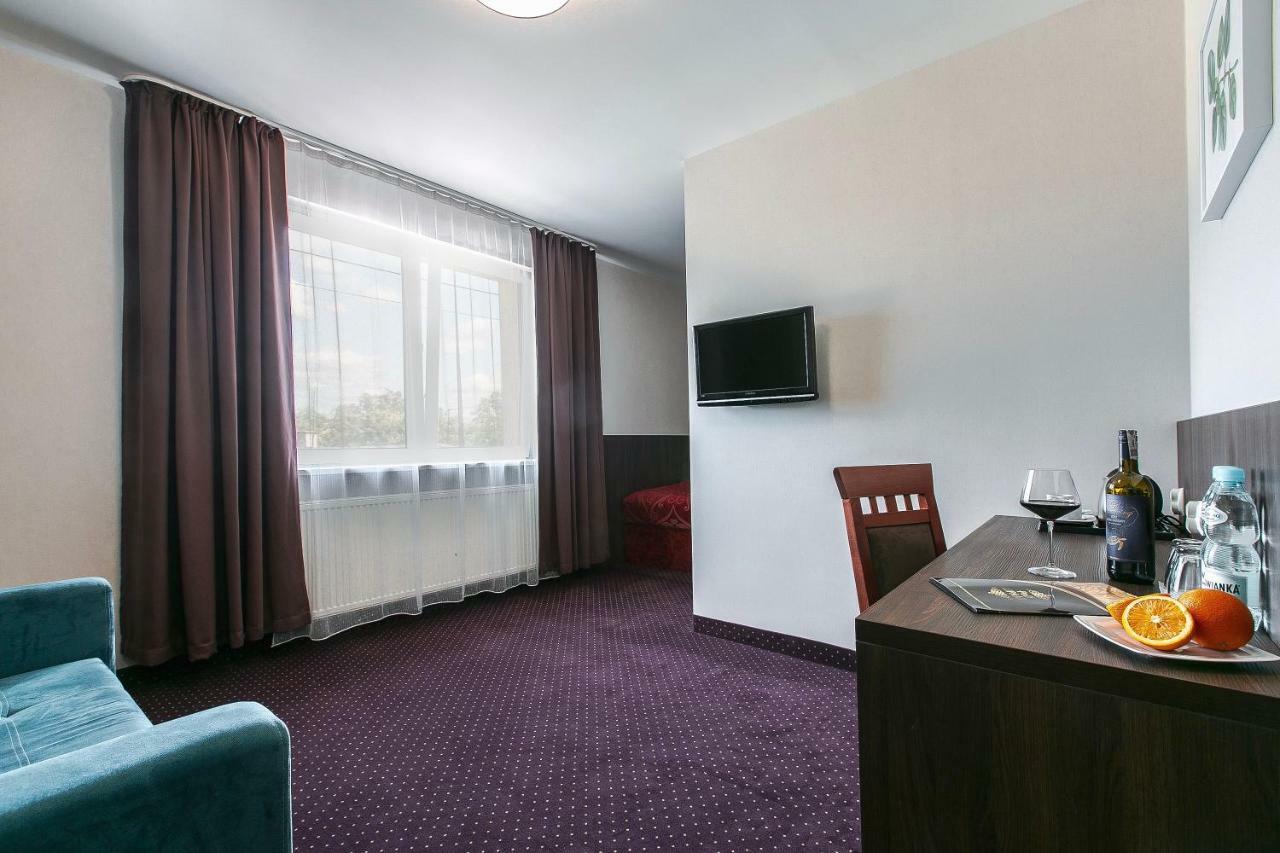 Pod Lipami Hotel Бистра Екстериор снимка