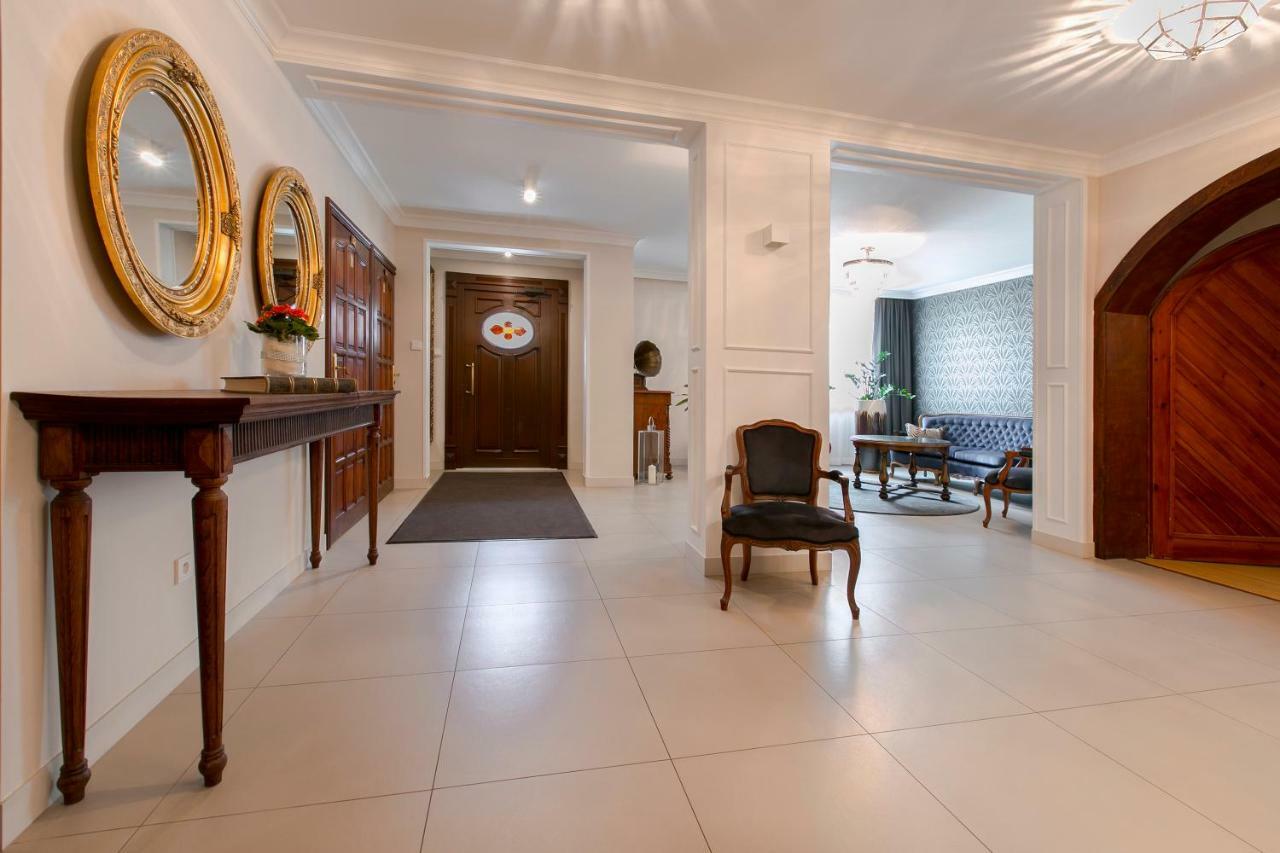 Pod Lipami Hotel Бистра Екстериор снимка